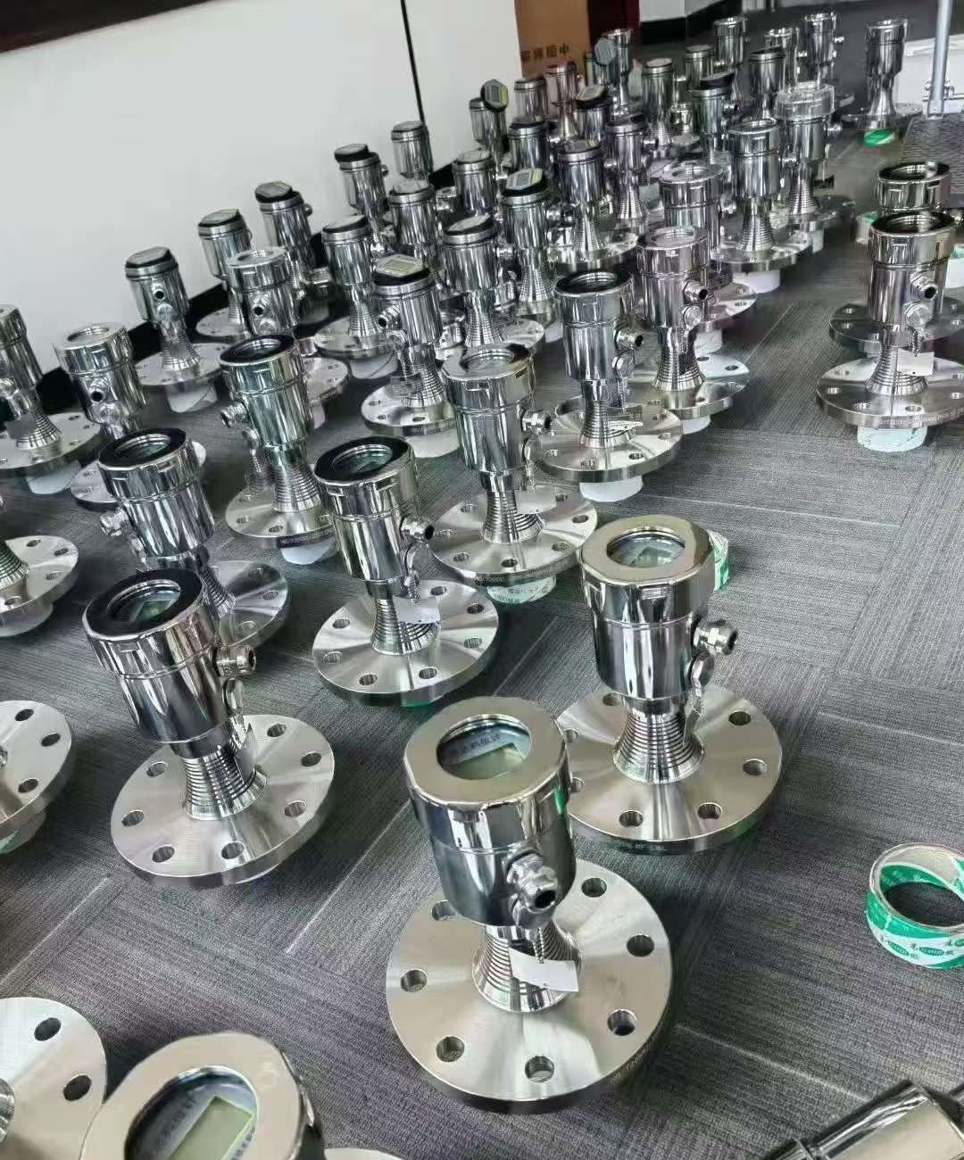 大批量不锈钢雷达物位计摆拍-河南安研仪表