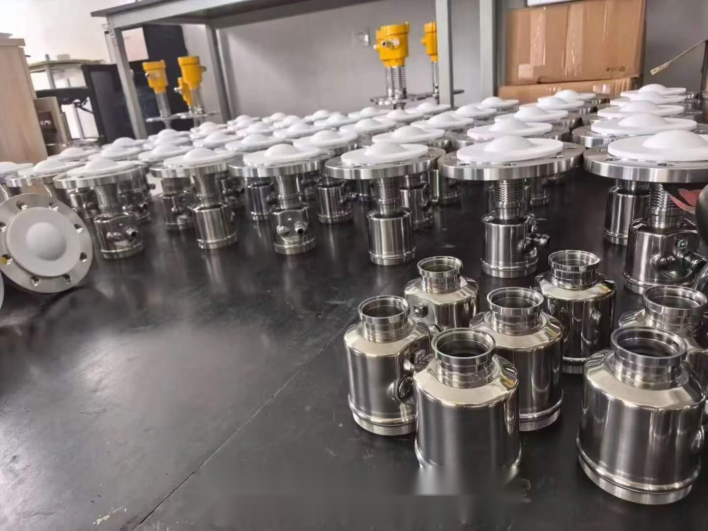 不锈钢雷达物位计表头壳体车间实拍-河南安研仪表